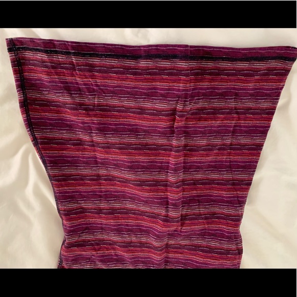 Lululemon tank top. Built in bra with pad holes. - Picture 3 of 6